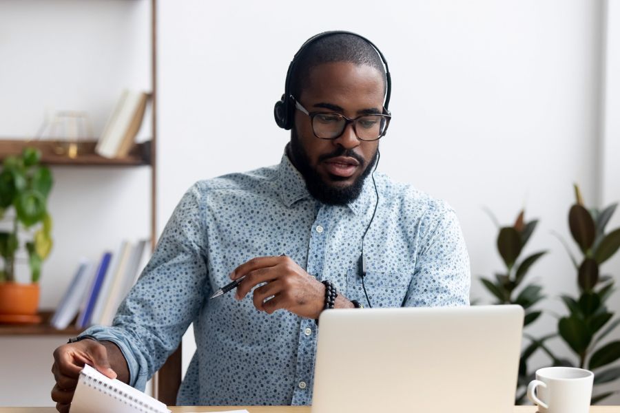 perbedaan translator dan interpreter