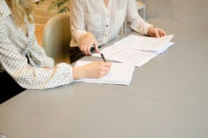 Apakah Dokumen Harus Diterjemahkan Dulu Sebelum di-Apostille